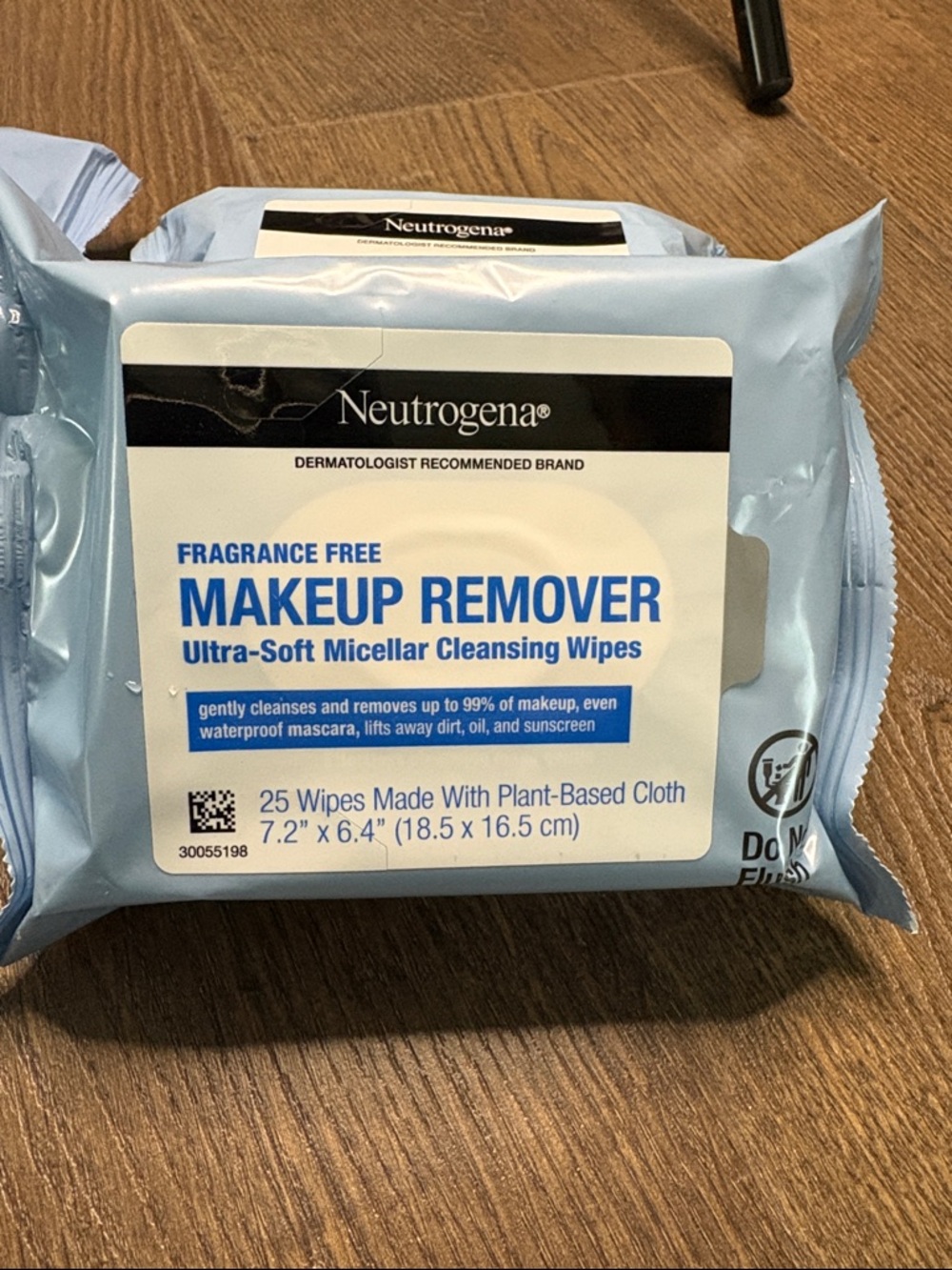 Neutrogena Makeup Remover Wipes - 4 Packs. 25 wipes each - Picture 4 of 5